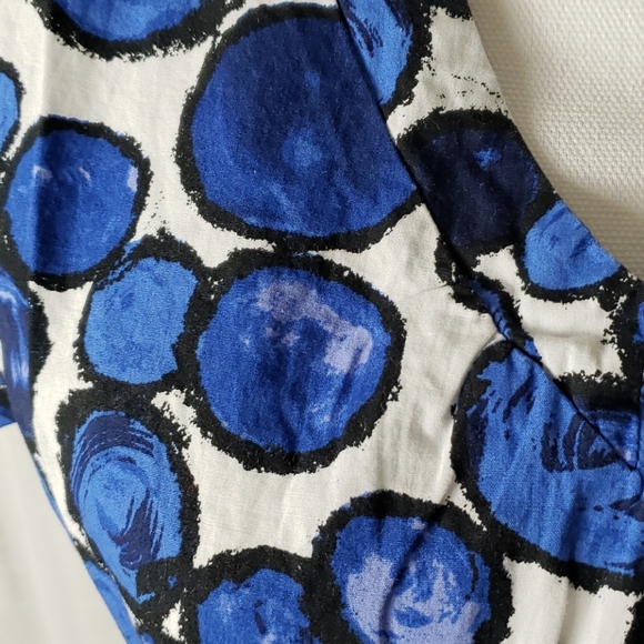 White Cross Graphic Blue Dot Srub Small - Picture 4 of 8